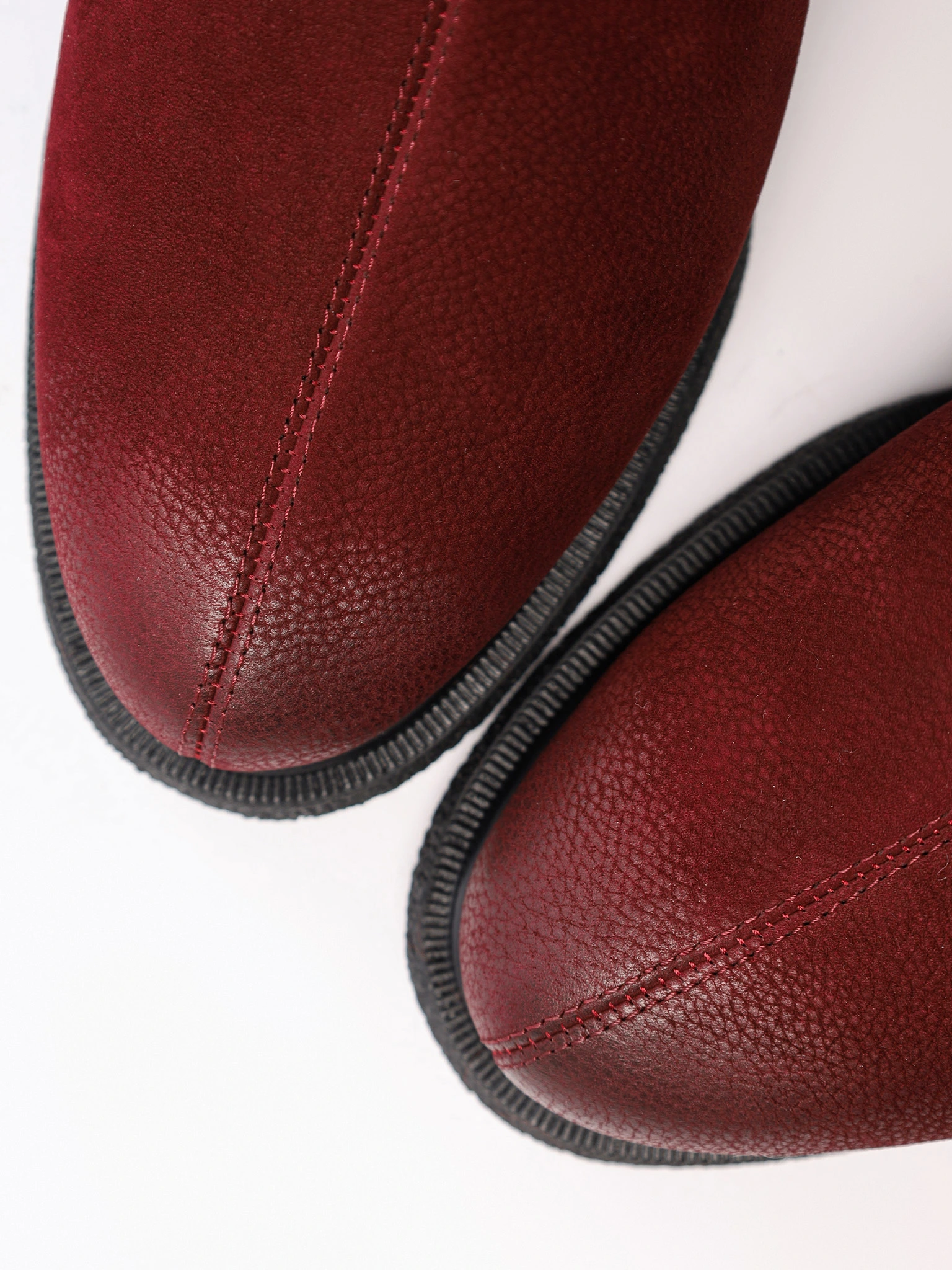 Ботинки бордового цвета с декоративной молнией сзади на низком каблуке